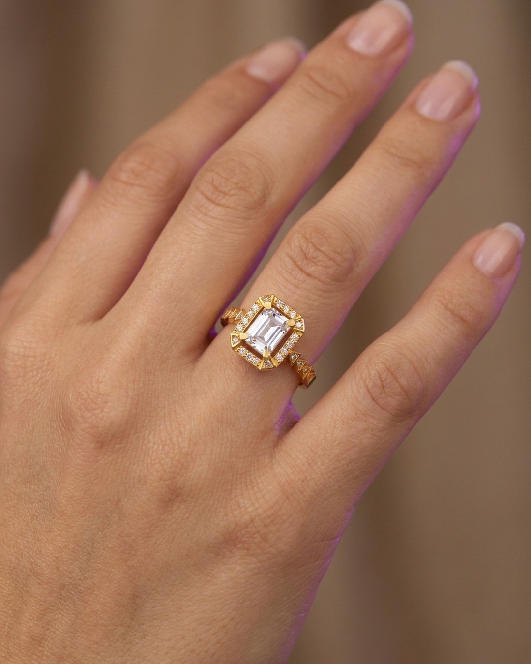 22 Ayar Altın Taşlı Yüzük Modern Tasarım 3.14gr Baget Kadın - T00247