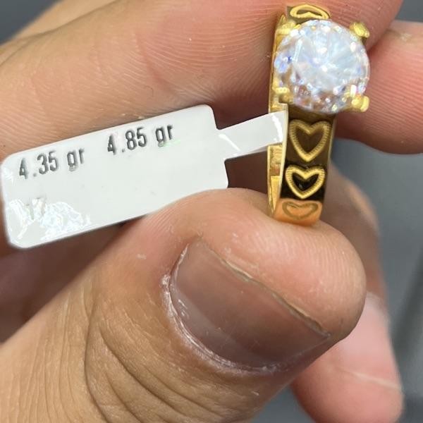 22 Ayar Altın Taşlı Yüzük Modern Tasarım 4.35gr 17 Numara Kadın - T000207