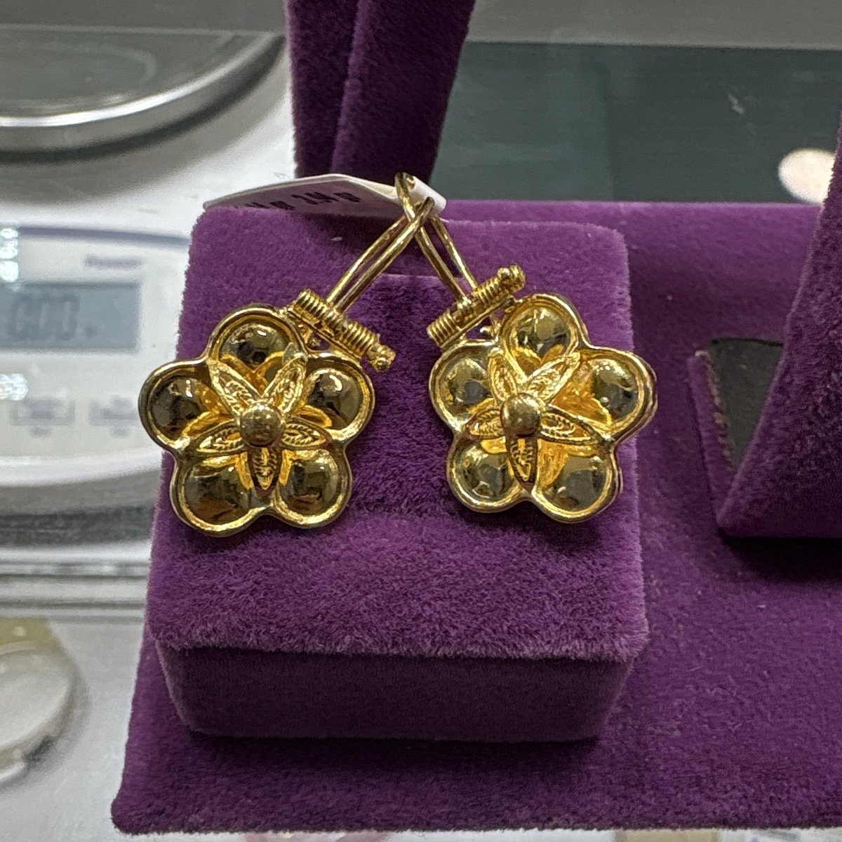 22 Ayar Altın Küpe Çiçekli Mengilli Tasarım 3.14gr Kadın - K000815 - Fotoğraf 1