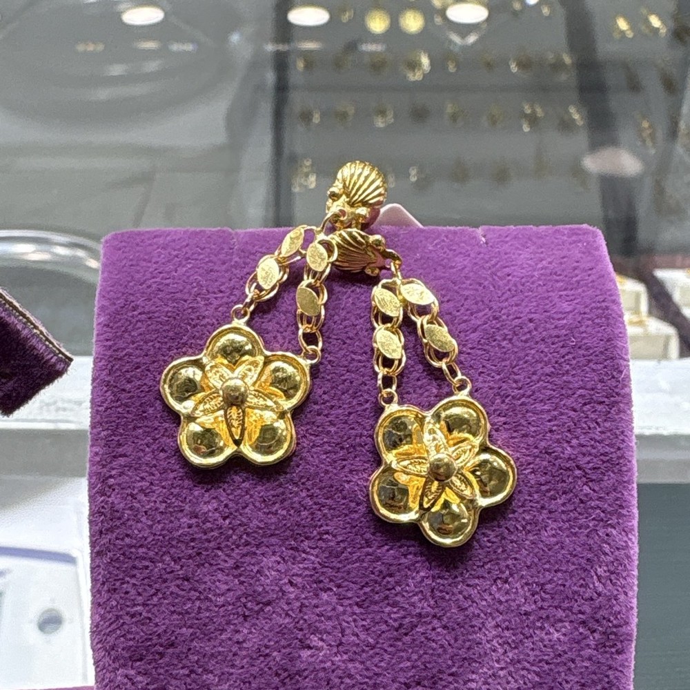 22 Ayar Altın Küpe Çiçekli Vidalı Tasarım 3.70gr Kadın - K000816