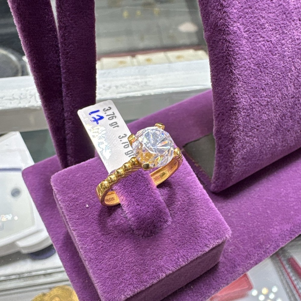 22 Ayar Altın Taşlı Yüzük Modern Tasarım 3.76gr 15 Numara Kadın - T00219