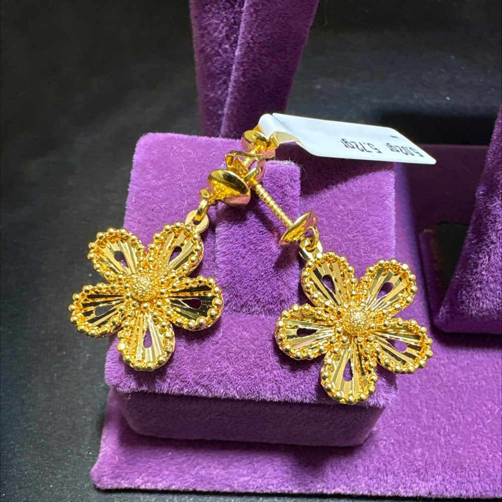 22 Ayar Altın Küpe Dorika Papatya Çiçek Desenli Sallantılı 5.02gr Kadın Hediye - K01003