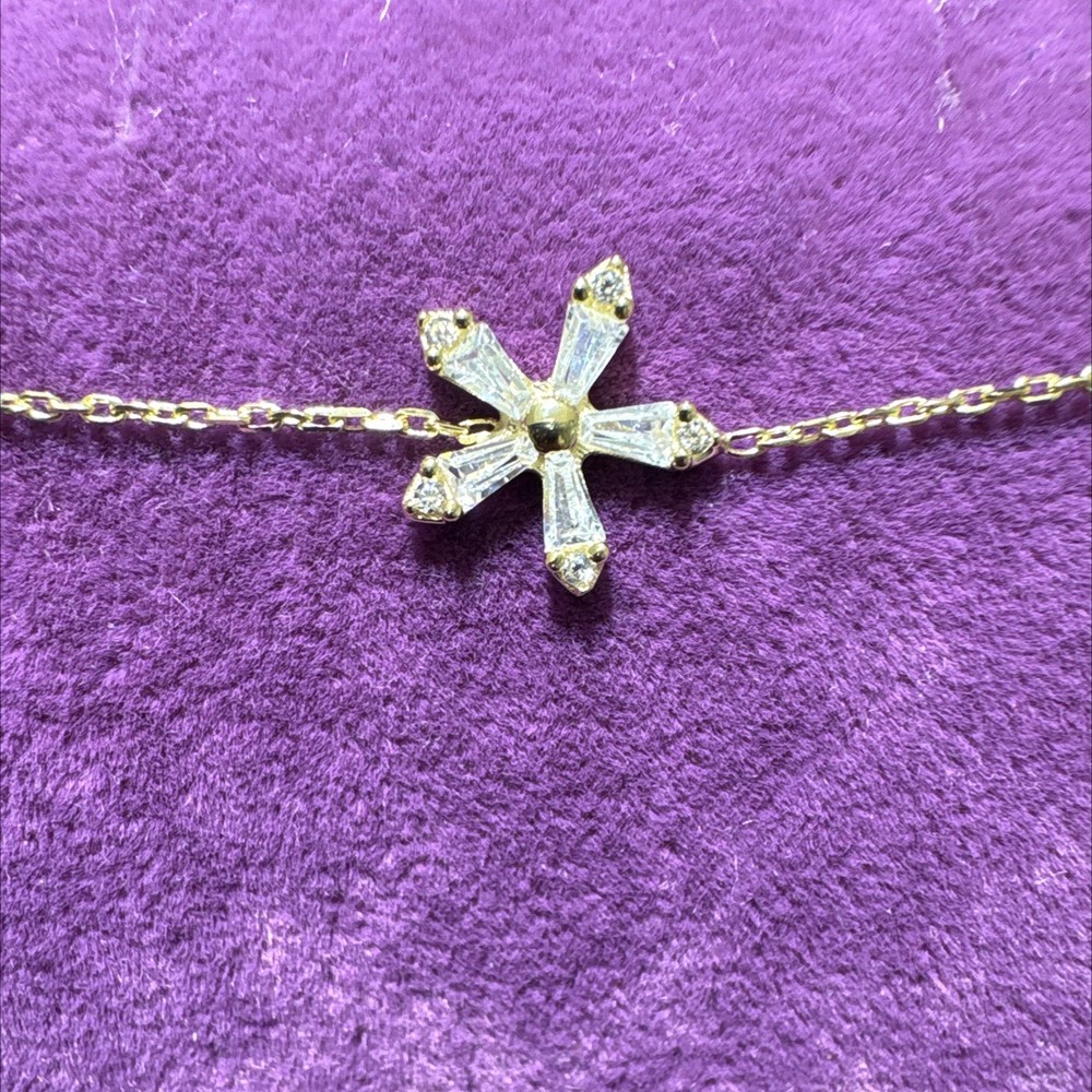 14 Ayar Altın Bileklik Çiçek Taşlı 1.21gr 18 CM - F00052