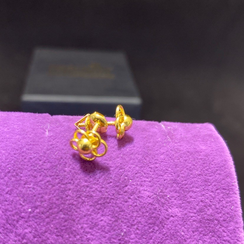 22 Ayar Altın Küpe Çiçekli Küpe 1.15gr - K01055