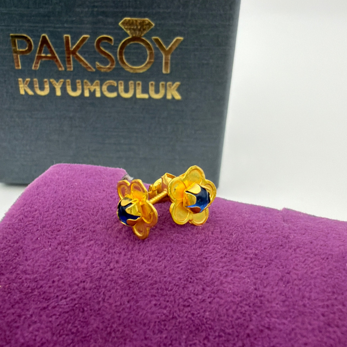 22 Ayar Altın Çocuk Küpesi Mavi Taşlı Çiçekli 1.09gr - K01166