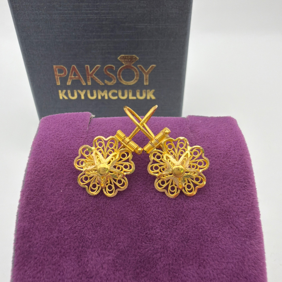 Gül Küpe Sallantılı 22 Ayar 3.28gr - K01172