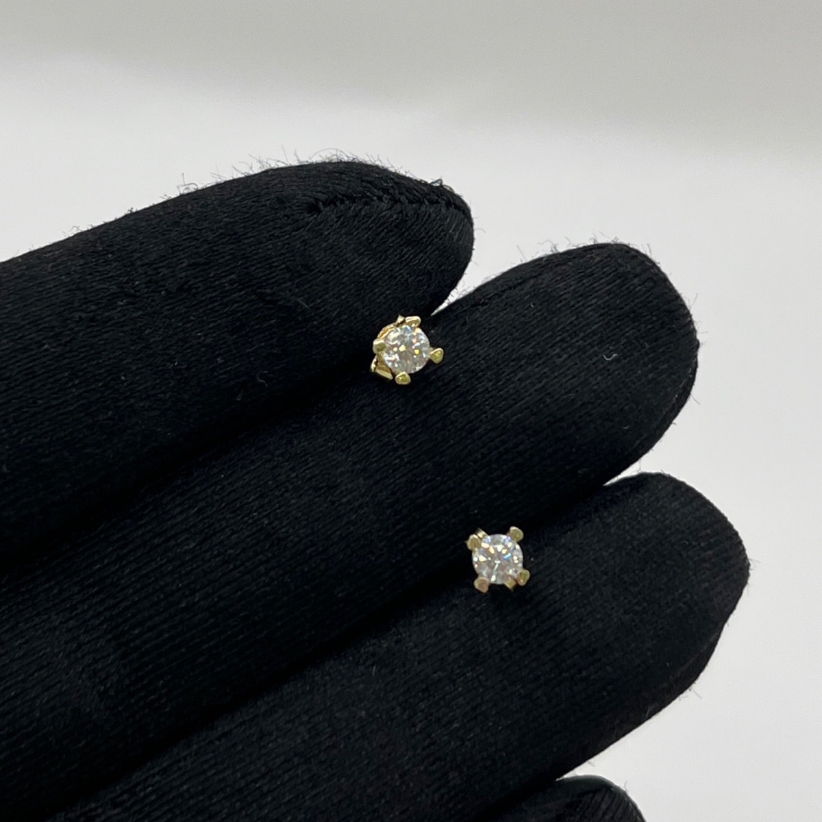 Tek Taşlı Küpe Çivili 14 Ayar 0.86gr - K01226
