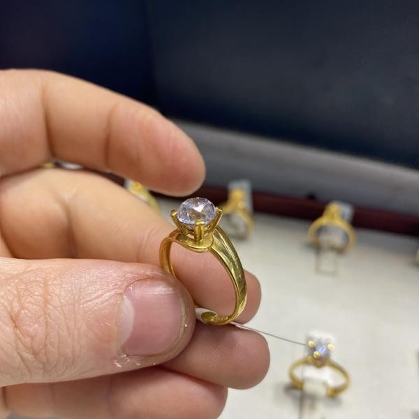 22 Ayar Altın Yüzük Taşlı Tek Taş 3.71gr 18 Numara Kadın - T000085
