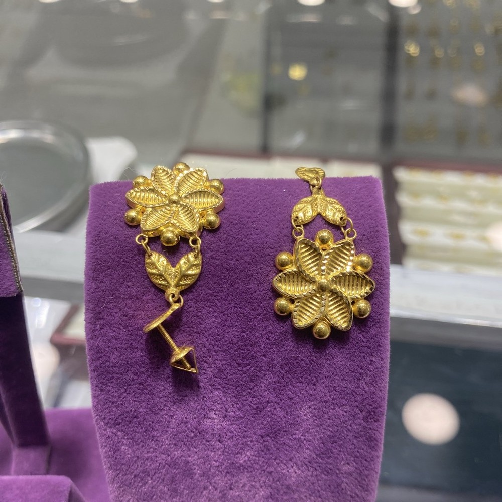 22 Ayar Altın Çiçekli Küpe Özel Tasarım 3.61gr Kadın - K00859